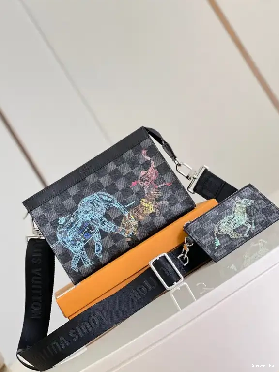 WEARABLE LOUIS GASTON VUITTON 0603